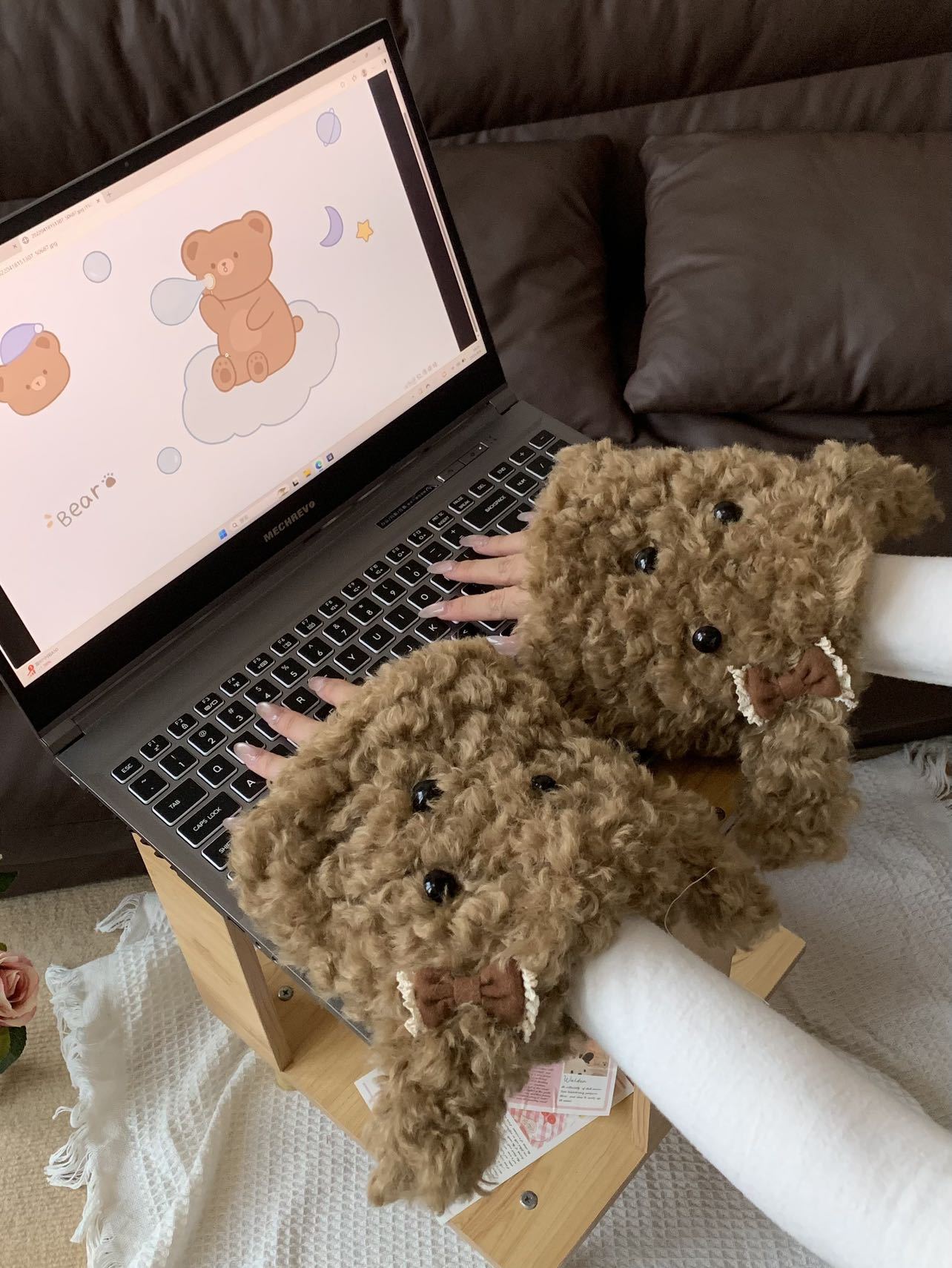 新卡通毛茸茸可爱斜耳狗毛绒手套时尚护手女加厚保暖百搭时尚袖套详情1