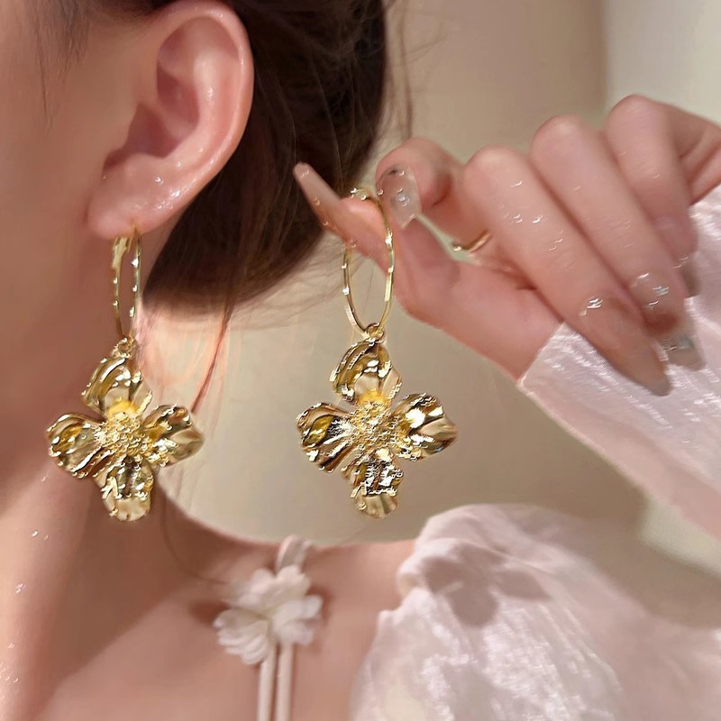 Spring/Summer 2025 fresh and elegant flower earrings for women, a light luxury and high-end look, pearl stud earrings, super fairy-like, versatile and elegant earrings pic 37