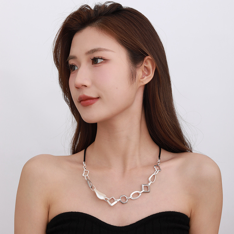 短项链跨境新款设计感小众简约时尚高级不规则几何合金女锁骨链详情4