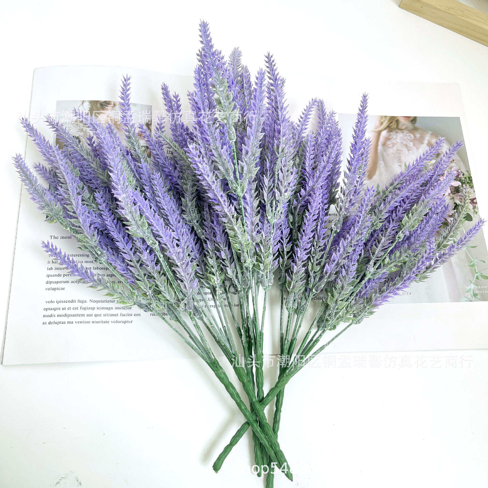 跨境TUME仿真5叉植绒薰衣草 田园风婚庆仿真花植物装饰塑料假花束详情3