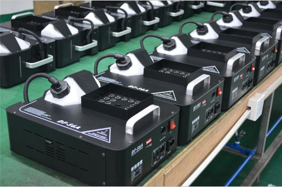 厂家直销LED1500w上喷汽柱烟雾机led气柱烟机24颗led七彩喷烟雾，酒吧夜店气氛活动渲染，大型婚庆活动营造氛围详情6