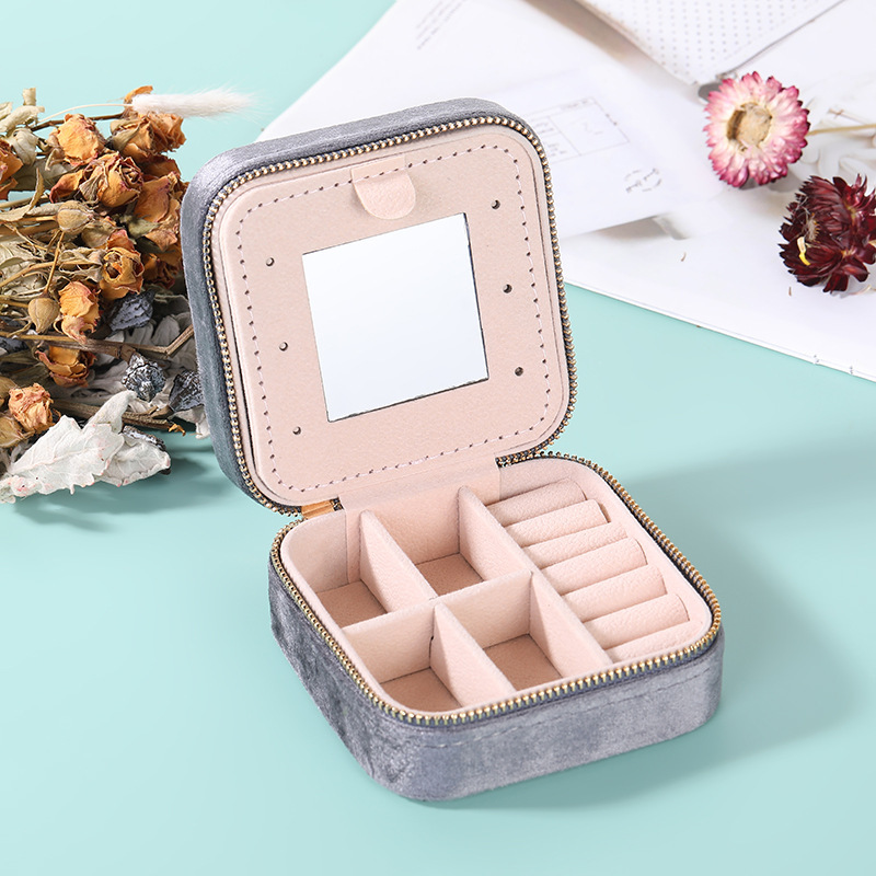 Wholesale of new portable velvet jewelry boxes, travel jewelry, rings, necklaces, stud earrings, and accessory storage boxes pic 4