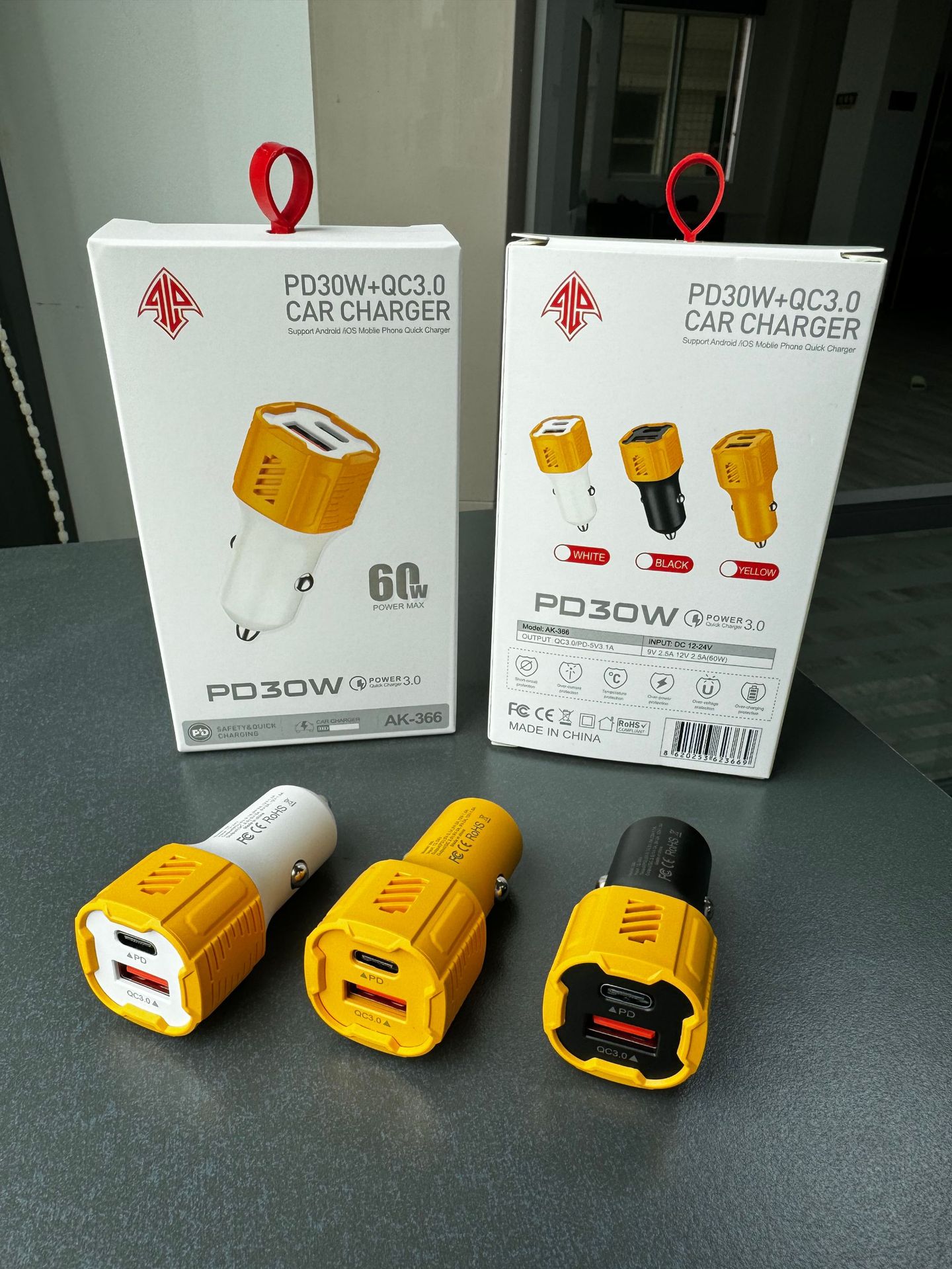 跨境热销车载充电器适用华为小米三星手机超级快充机甲风格车充详情6