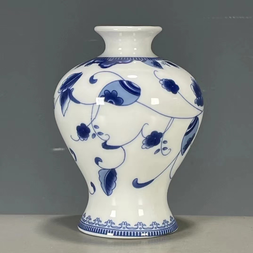 Blue and white porcelain mini vases, ceramic ornaments, Chinese-style vases, Jingdezhen vase wholesale, small ceramic vases and flower vases pic 4