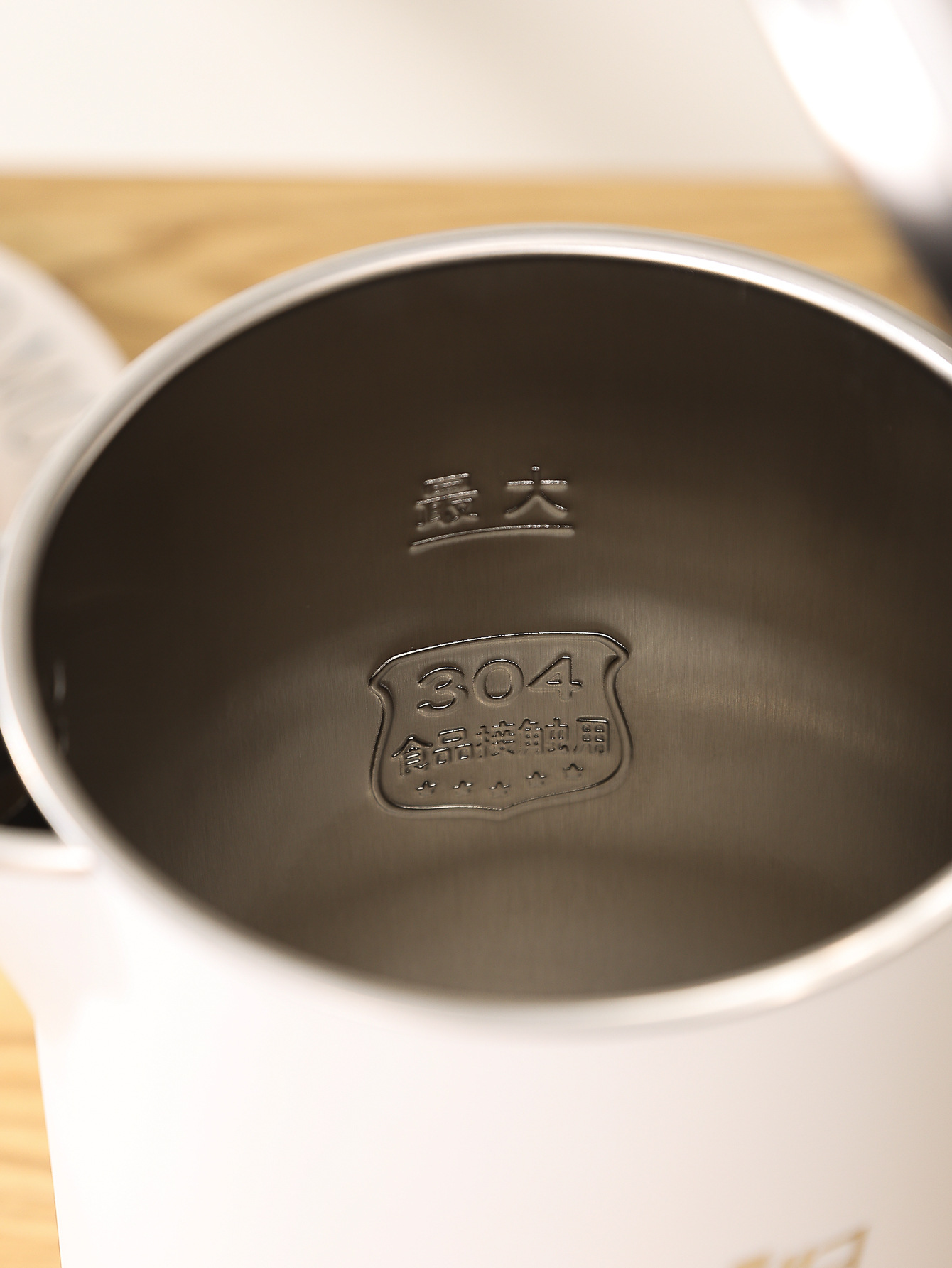 闲媳妇 1.8L烧水壶304不锈钢无缝内胆电热水壶自动断电煮水开水壶详情14