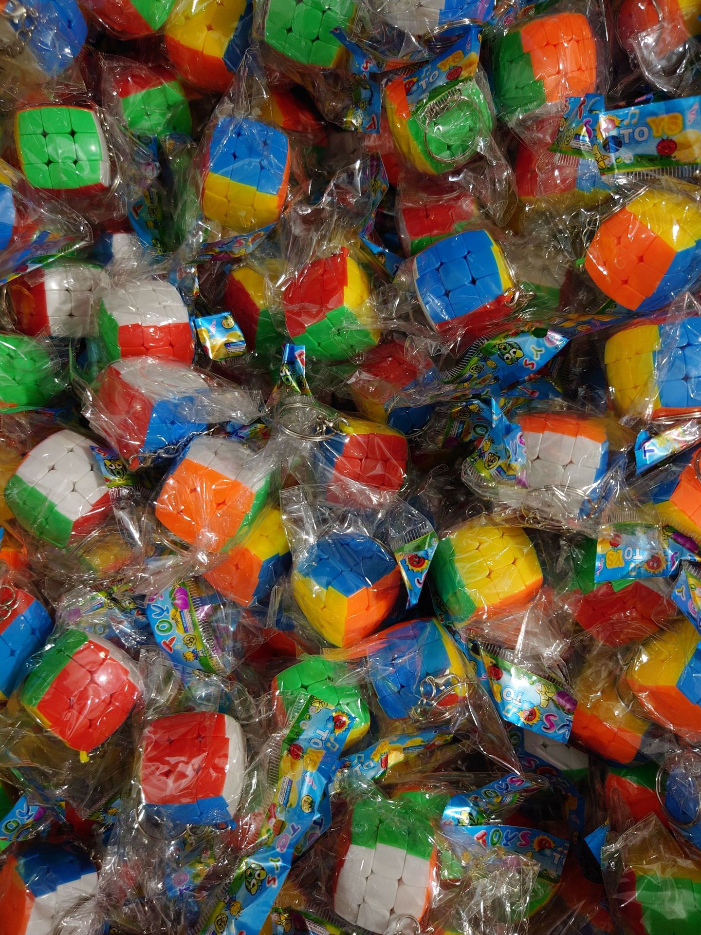 跨境3.5CM小魔方面包钥匙扣挂件实色三阶面包减压魔方益智玩具详情3