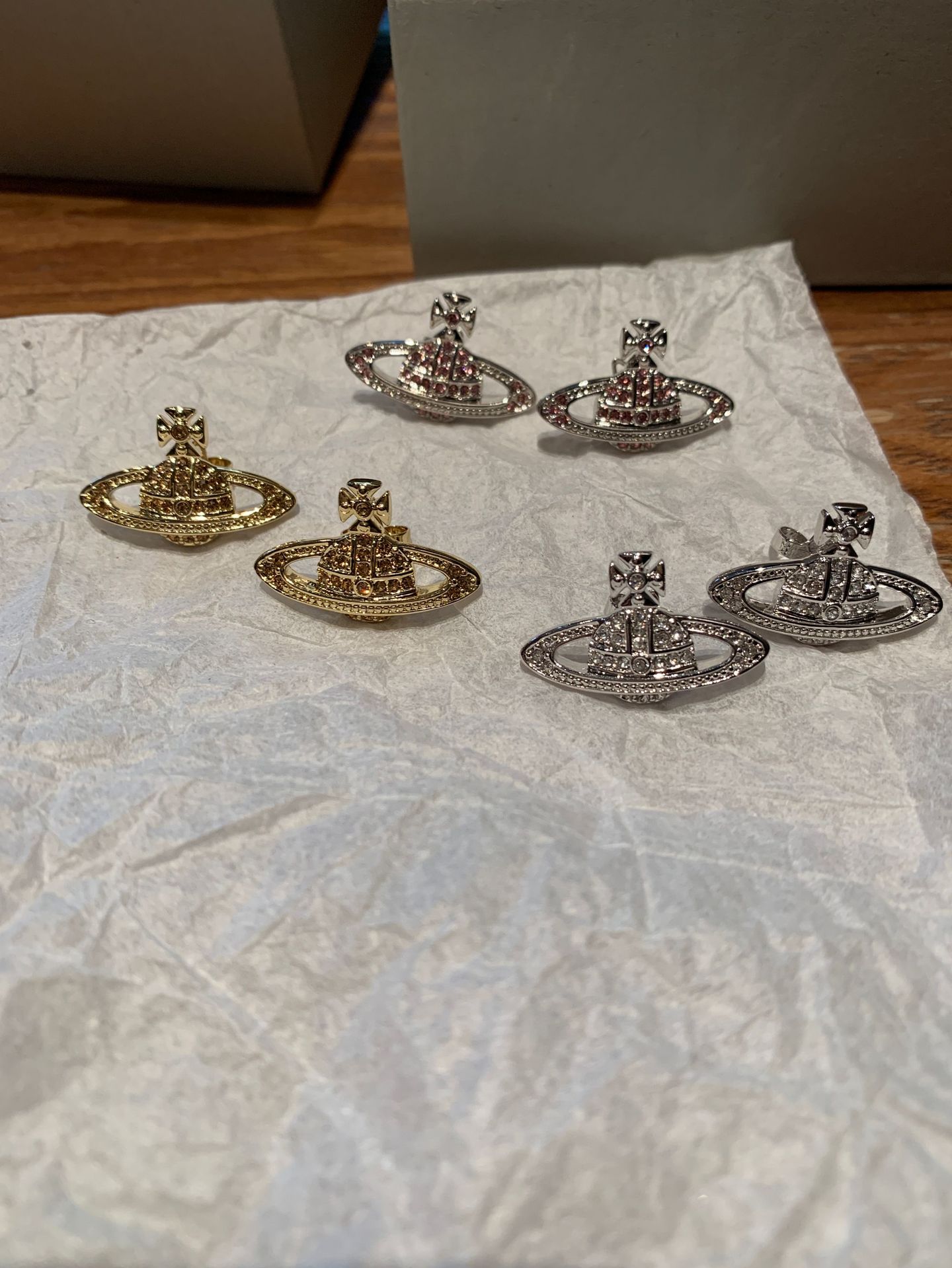 The classic full diamond Saturn stud earrings with finely set planet earrings of the Empress of the West, the same style as NANA pic 8