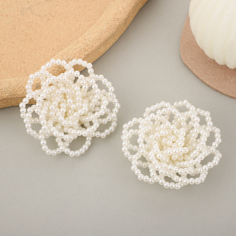 Korean-style handcrafted beaded three-dimensional camellia brooch, clothing accessories, hair accessories, DIY fabric stickers, shoes, hats, bags and accessories pic 3