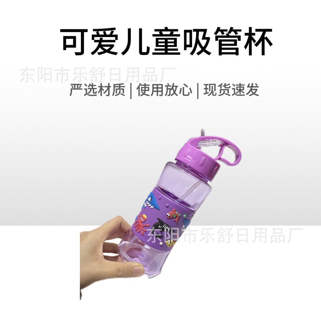 厂家直供新款夏季卡通图案可爱水杯学生儿童便携大容量软胶吸管杯详情10
