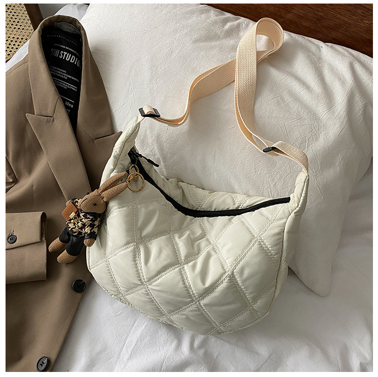 The new, trendy and fashionable single-shoulder crossbody bag with diamond-patterned embroidery thread for women in 2021, the popular dumpling bag pic 82