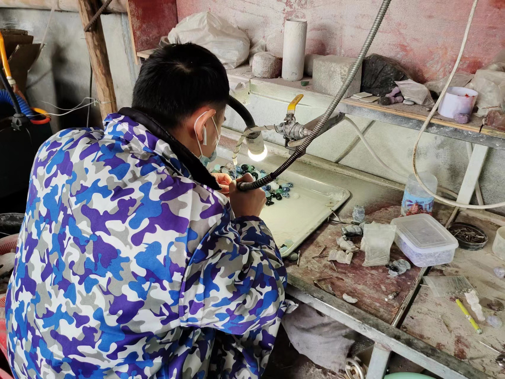 欧美跨境紫晶水晶吊坠项链天然水晶不规则水晶吊坠粉水晶镀金包边详情18