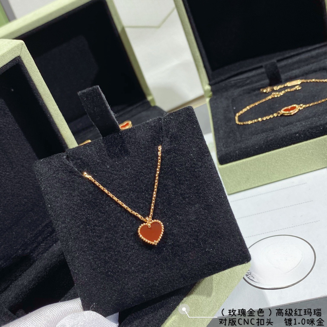 高版本v金四叶草红玉髓爱心项链镀18K玫瑰金心形吊坠手链耳钉详情12