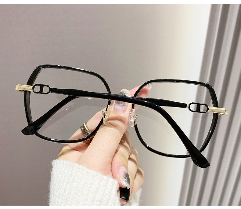 The new Korean-style fashionable flat light glasses for women with anti-blue light large-frame slimming effect can be paired with the same style on Xiaohongshu for myopia pic 9