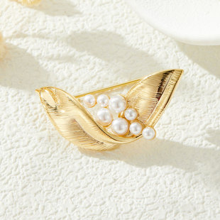 Original design, retro and high-end, gold brushed leaf brooch, copper alloy, real gold electroplated and zirconium-inlaid exquisite brooch pic 2