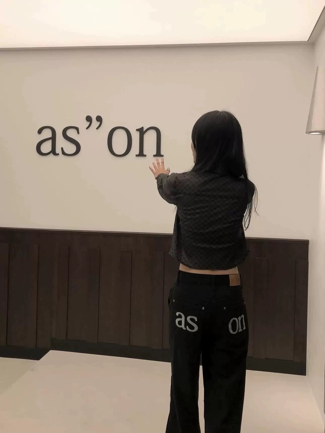 韩国小众 aso*秋新款口袋字母刺绣牛仔裤宽松直筒显瘦高腰长裤女详情12