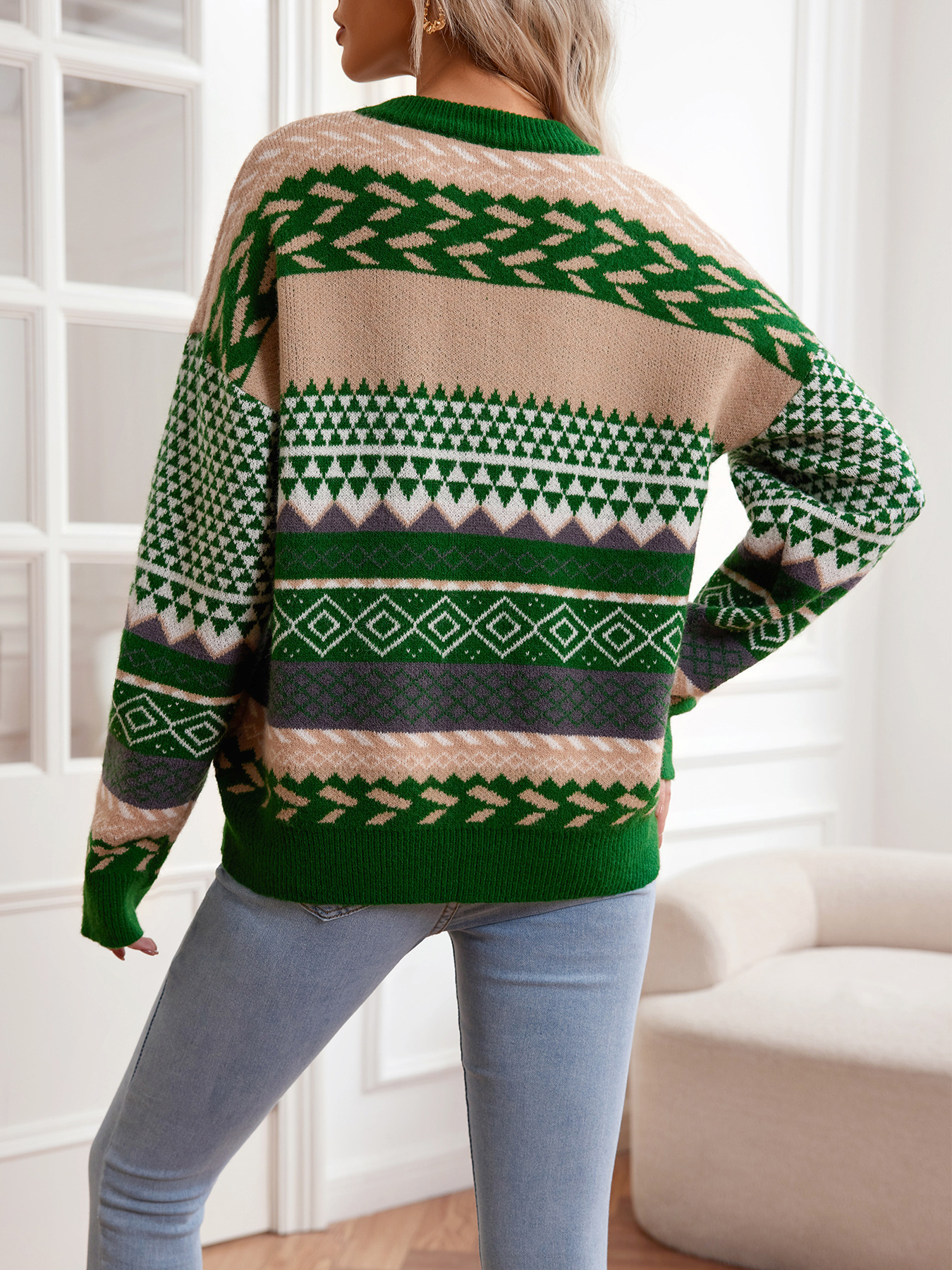 The new autumn and winter warm, soft and retro knitted sweater with a pullover, round neck and long sleeves, and a contrasting color diamond-shaped pattern sweater is versatile for women pic 18