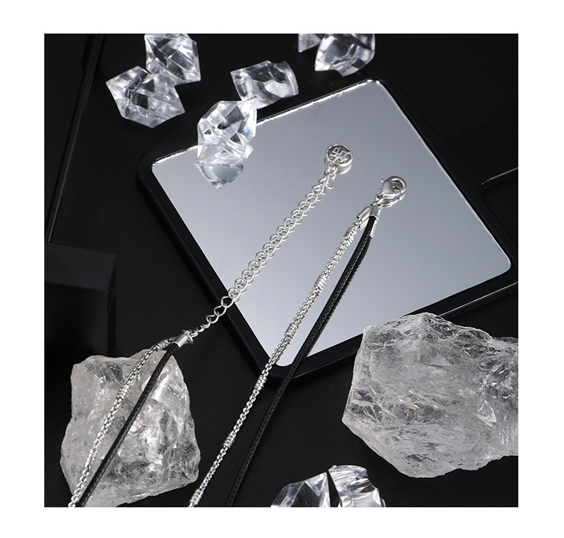 The Dark Feather necklace is a long, original design for women with a versatile commuting style. It is a light luxury, niche, and unique sweet and cool sweater chain pic 11