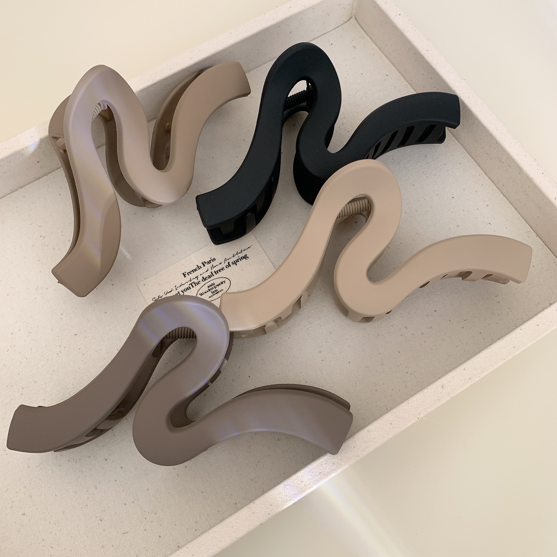 全新韩版简约几何设计塑料发夹子 鲨鱼夹子盘发抓夹 复古头饰新款发抓夹子时尚发夹详情9