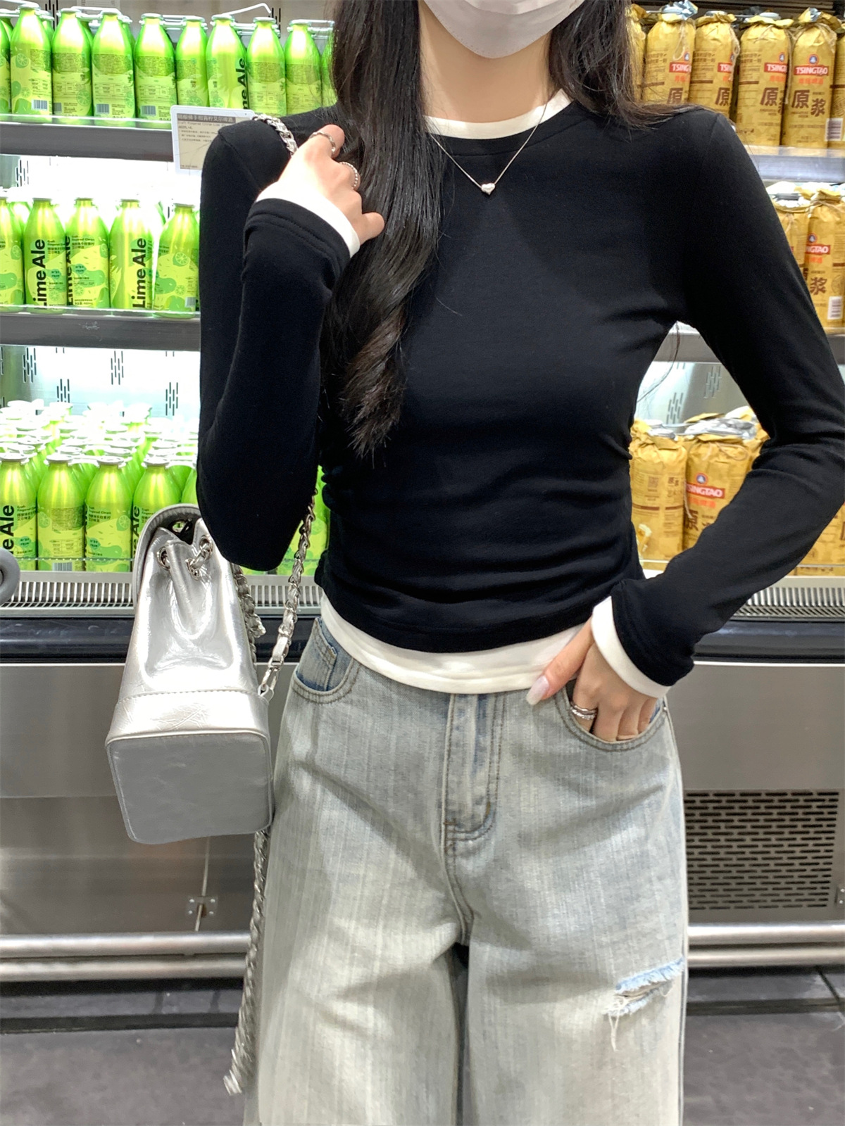 A trendy and unique round-neck color-blocking fake two slimming cotton long-sleeved T-shirts for women, a new grey top from Spring and autumn pic 26