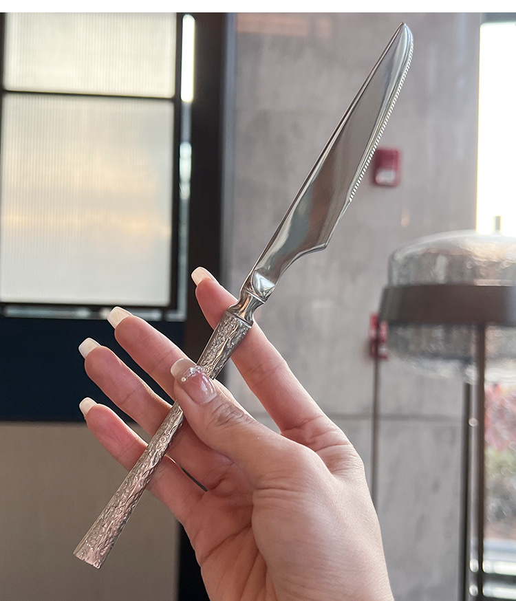 欧式轻奢小蛮腰 304不锈钢锤纹刀勺叉家用餐厅餐匙牛排意面三件套详情5