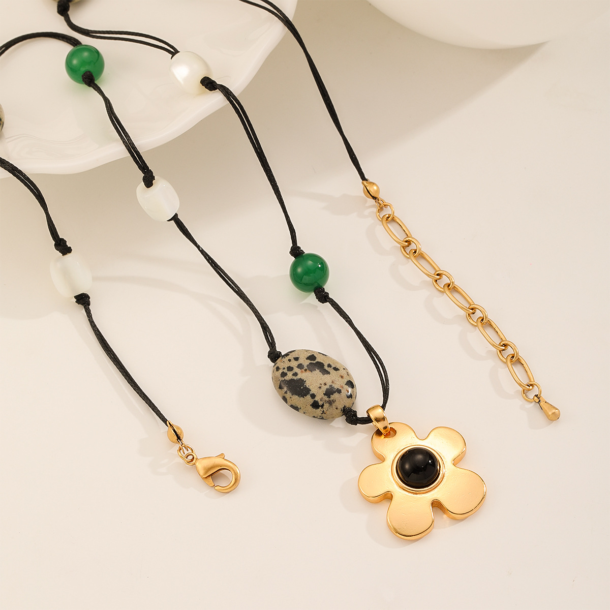 Nasha Ethnic style wax rope spotted stone flower pendant necklace design sense, niche collarbone chain, fashionable and versatile necklace pic 13
