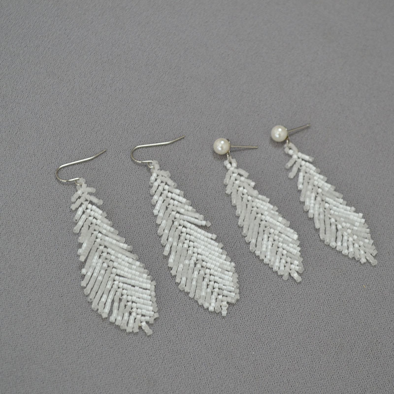 欧美小众设计简约白色羽毛古董珠手工编织个性气质高级感耳环耳饰详情4