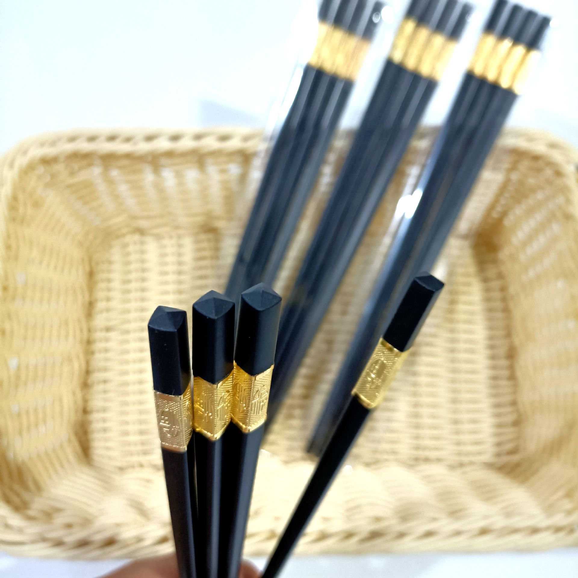 【 Zone 2-9 】2 pairs of alloy chopsticks 500 yuan per box, 2 pairs of black chopsticks, household, restaurant and hotel black chopsticks 2 yuan, wholesale 1 yuan pic 5