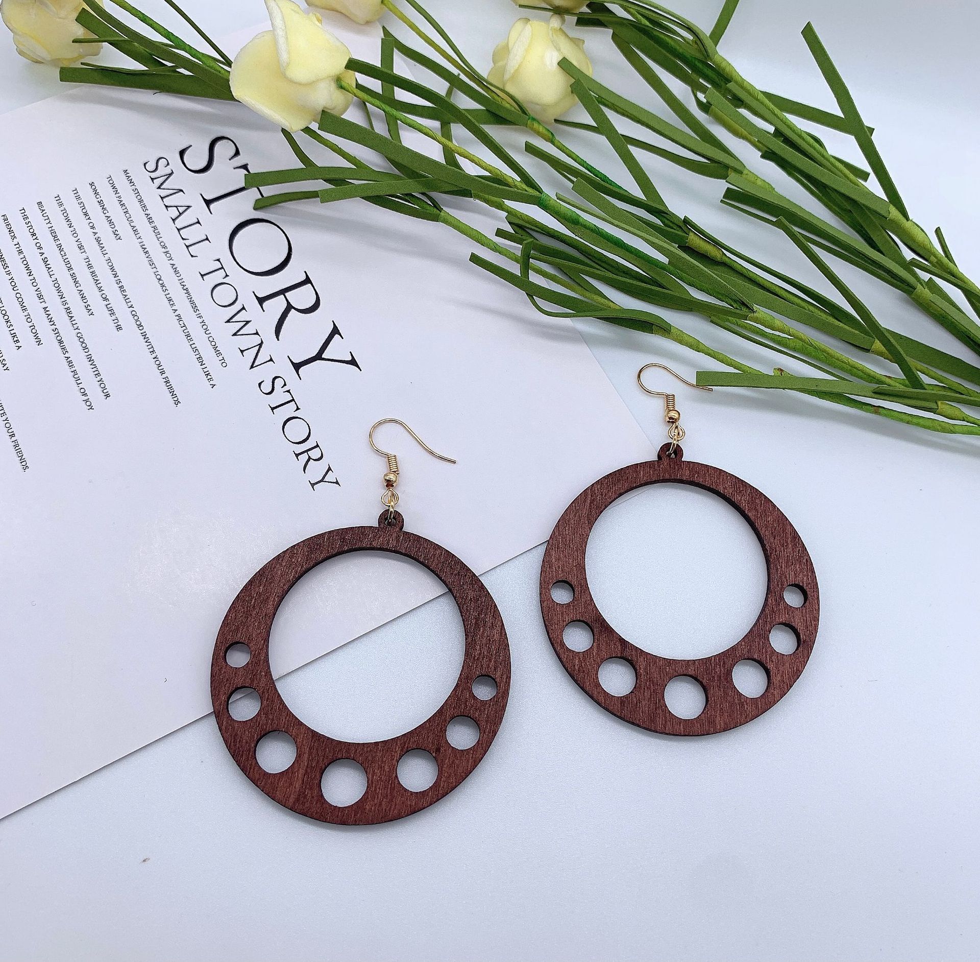 欧美简约风女士耳环几何菱形木质耳环时尚耳坠外贸跨境电商热卖货详情3