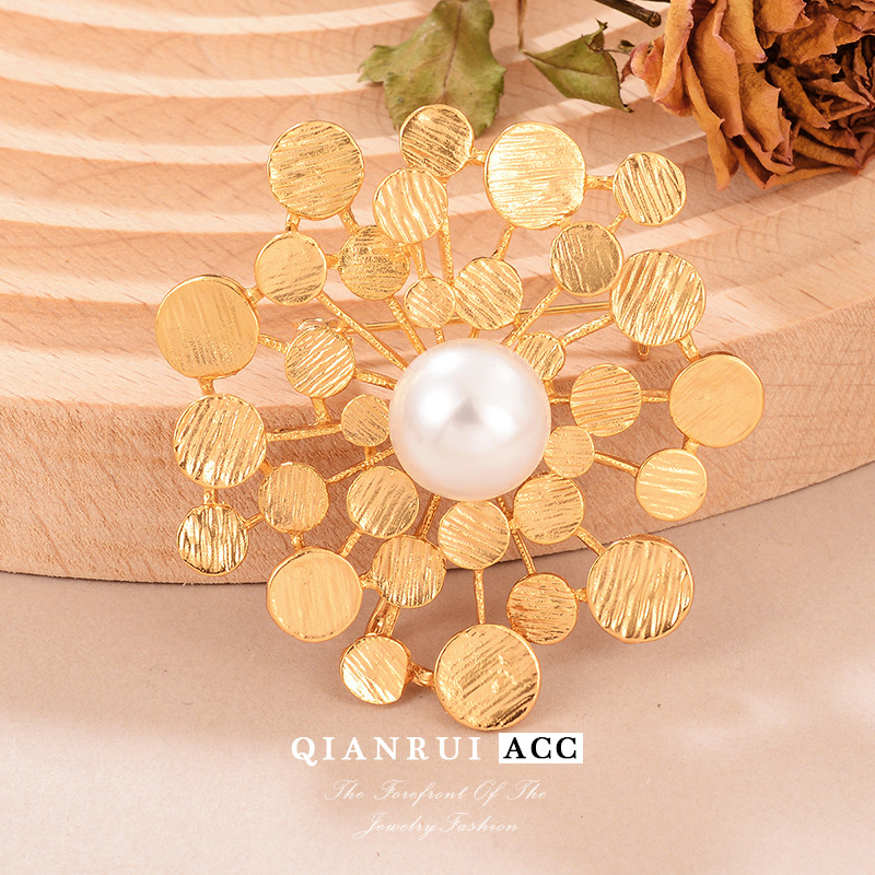 Wholesale of Western retro inlaid brooches, Baroque luxurious floral coats, trench coats, jackets, pins, brooches and accessories, light luxury pic 22