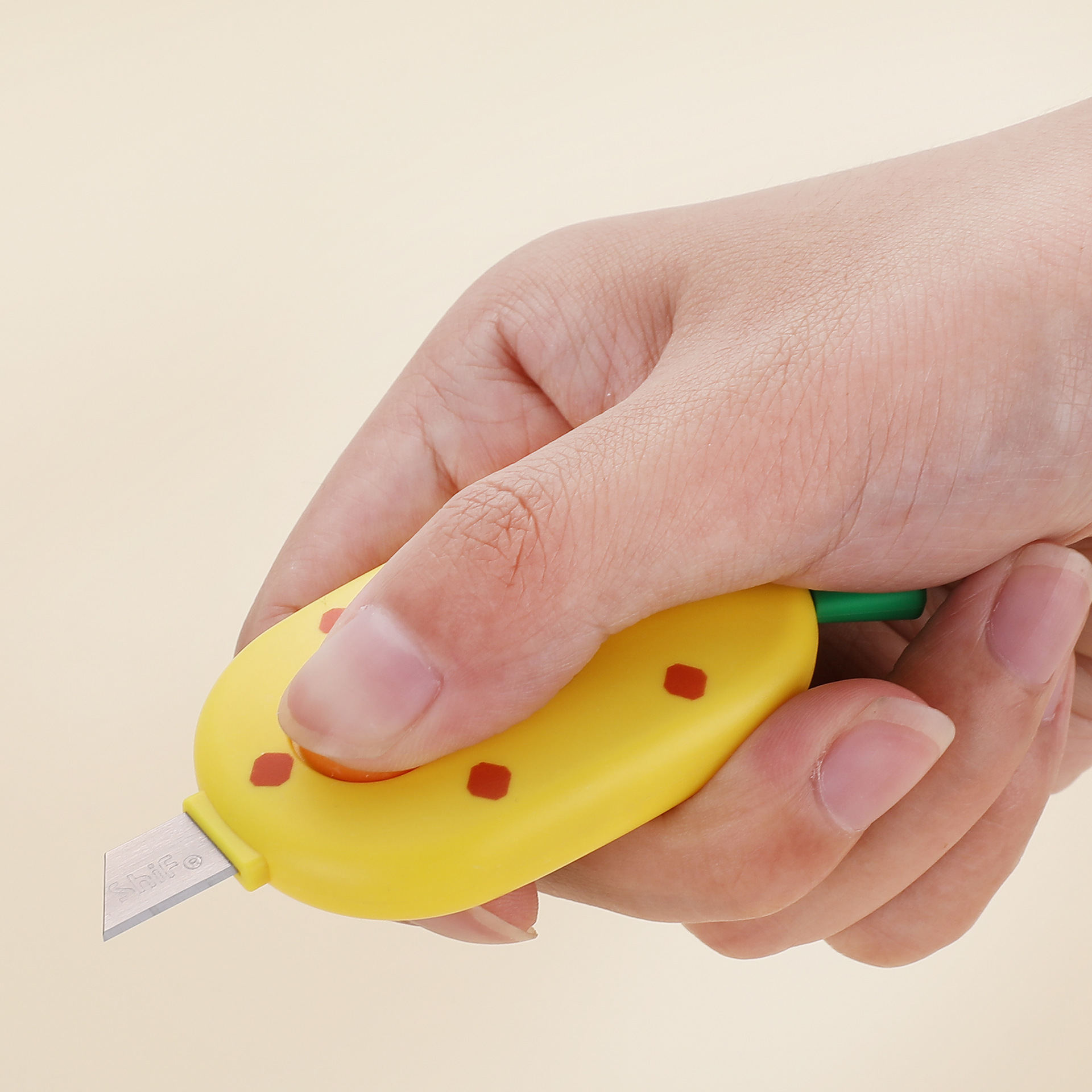 Pioneer 8128 Pineapple Mini Telescopic Portable Student Express Box Opening and envelope Opening Office Paper Cutting Utility Knife pic 5