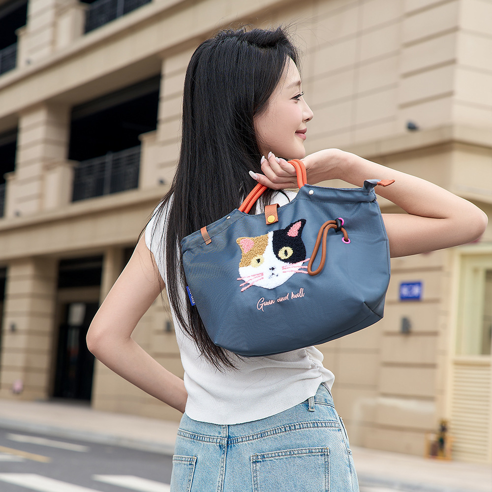 2025ins Japanese style new cute hand-carry small bag, portable for school, commuting and going out as a bento bag pic 3
