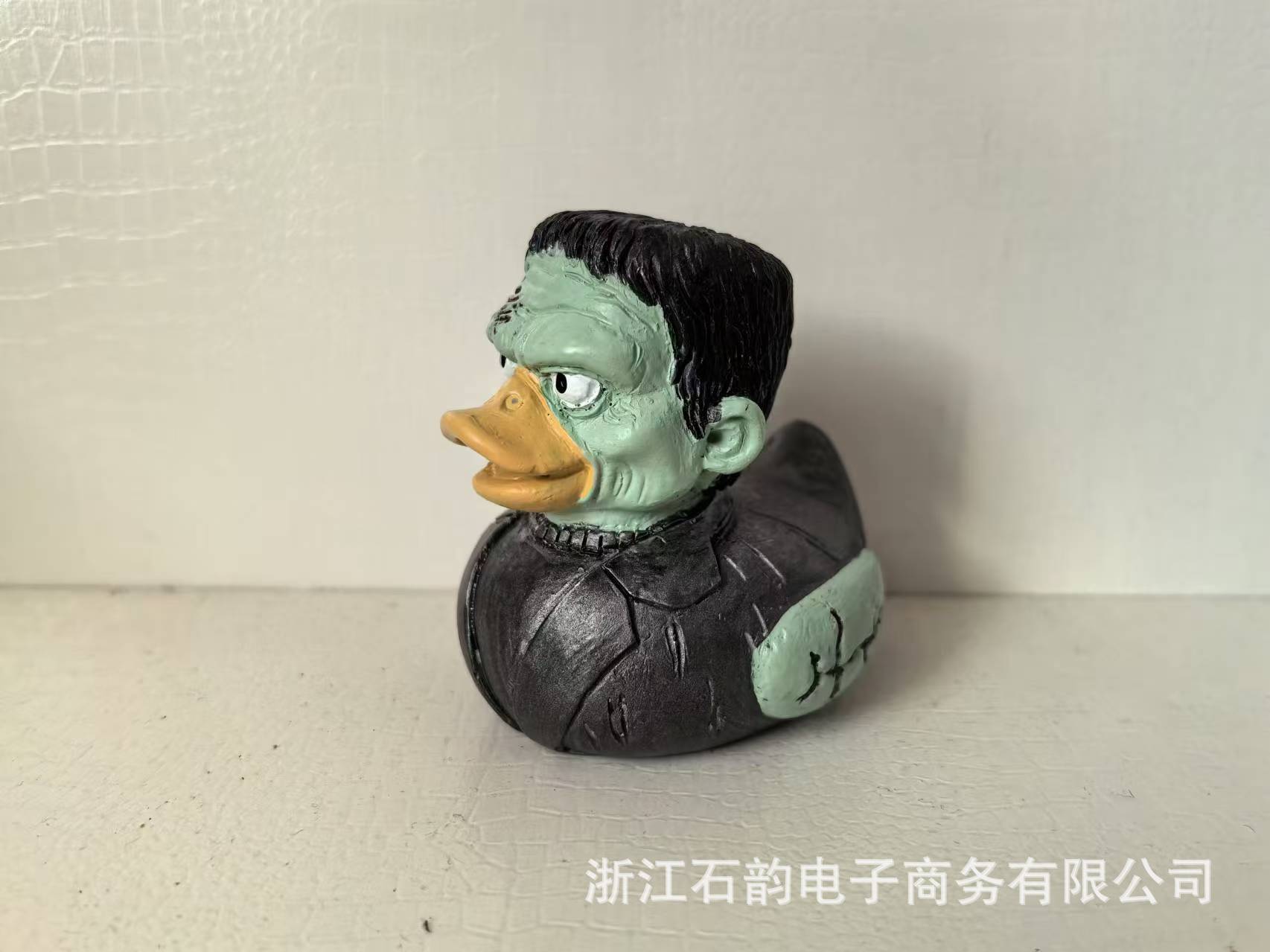 跨境新品厂家直销恐怖电影鸭子雕像万圣节礼物摆件超级有趣礼物详情13