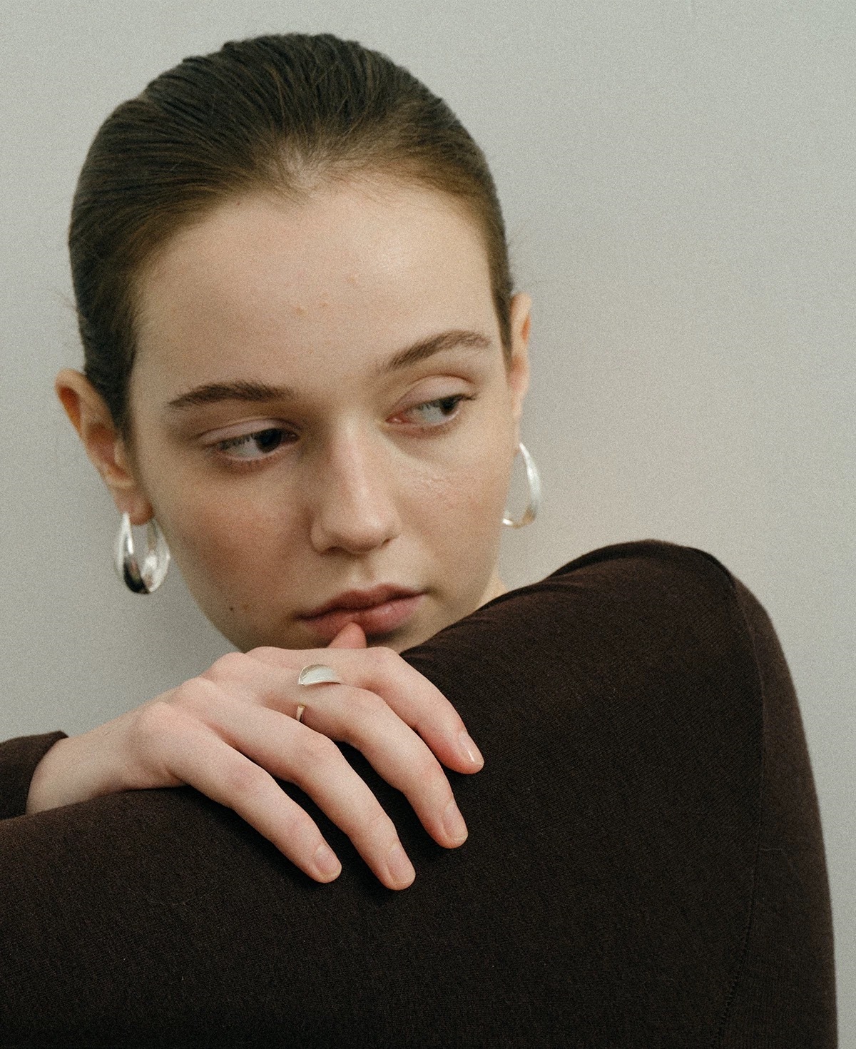 侯佩岑同款金银双色果荚双面叶片耳环优雅气质高级感小众时尚耳饰详情4