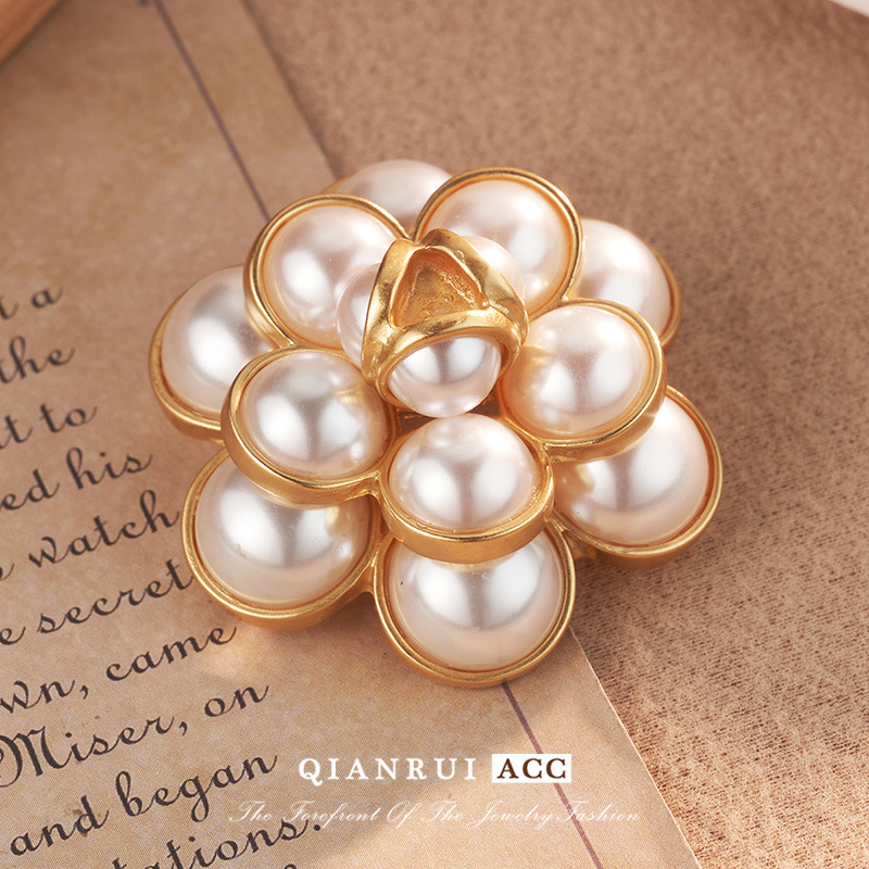 The new 2023 camellia brooch, chanel-style suit, brooch, belt buckle, hat decoration, silk scarf buckle, light luxury style pic 18