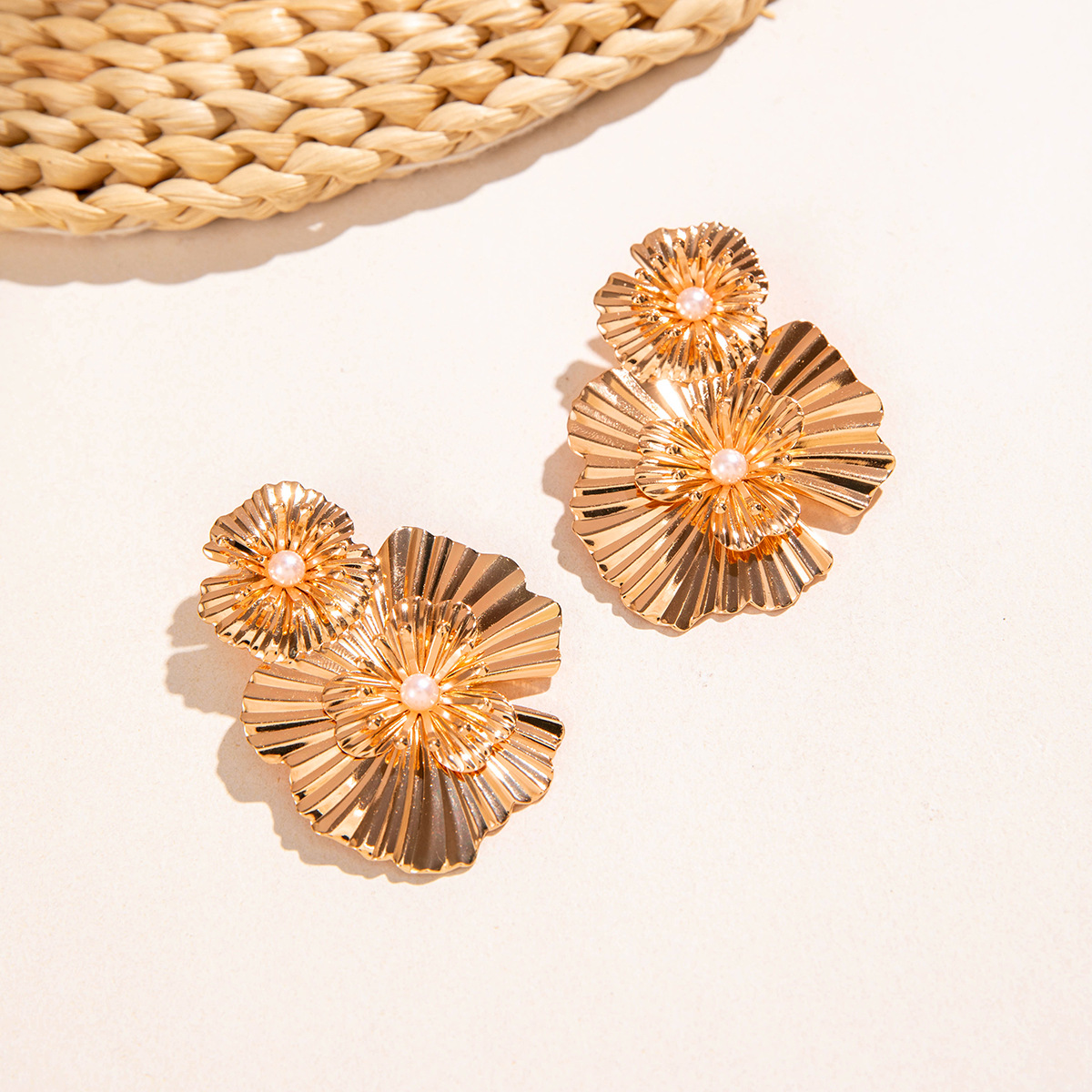 欧美跨境个性金色树叶扇子肌理耳环创意夸张复古花朵重金属风耳钉详情14