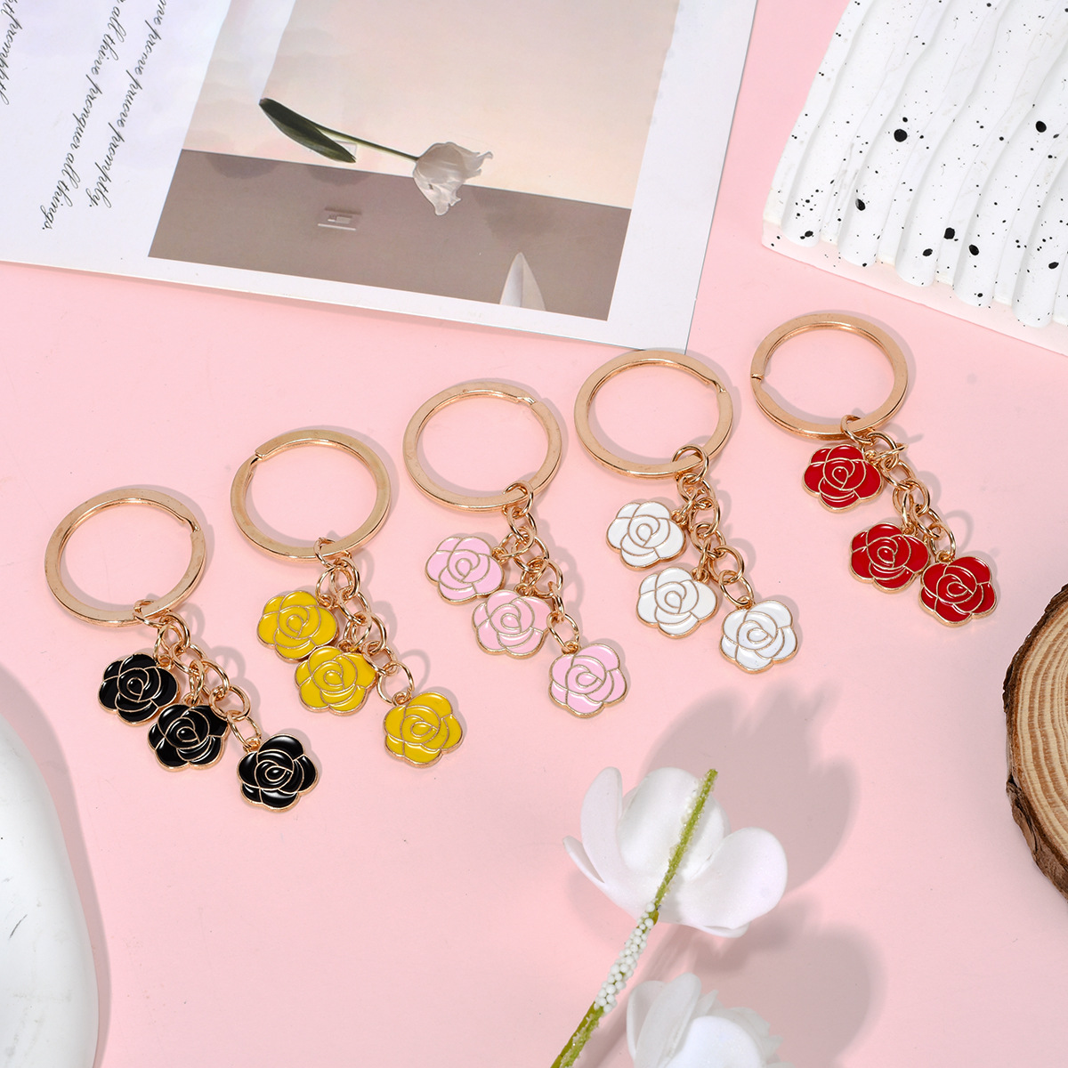 精品挂件扣上新小众多色可选节日送礼粉白蓝三朵玫瑰花工艺钥匙扣详情3