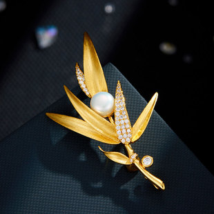 Original design, retro and high-end, gold brushed leaf brooch, copper alloy, real gold electroplated and zirconium-inlaid exquisite brooch pic 5