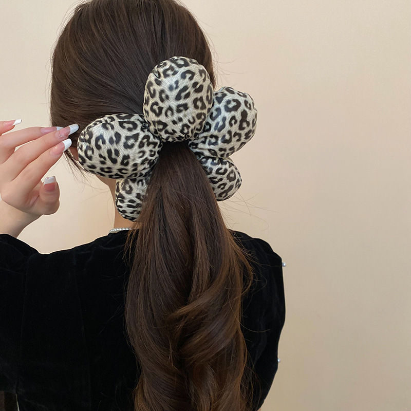 秋冬复古豹纹褶皱花朵大肠发圈美拉德风发绳欧美时尚高级感发饰女详情5