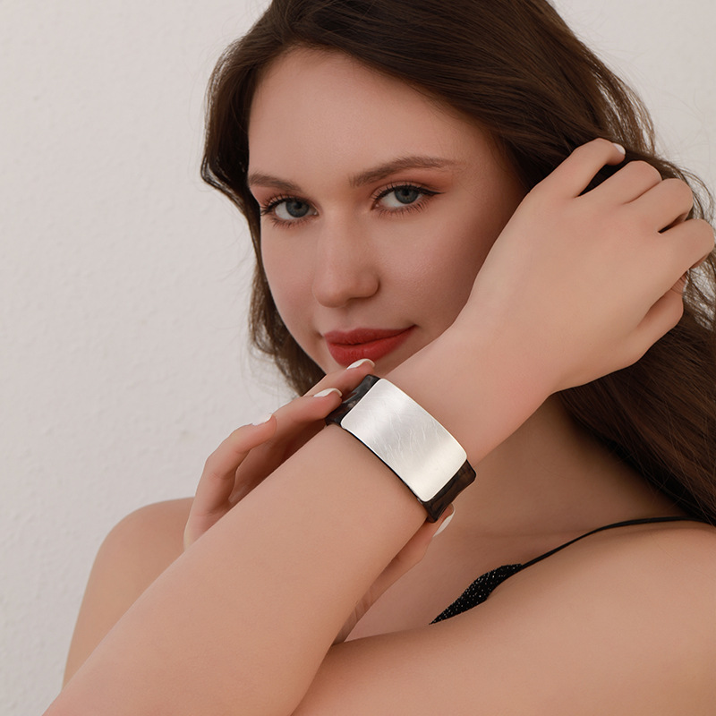 New cross-border retro resin metal spliced open bracelet, wide version fashionable foreign trade bracelet, exclusive for Europe and America pic 9