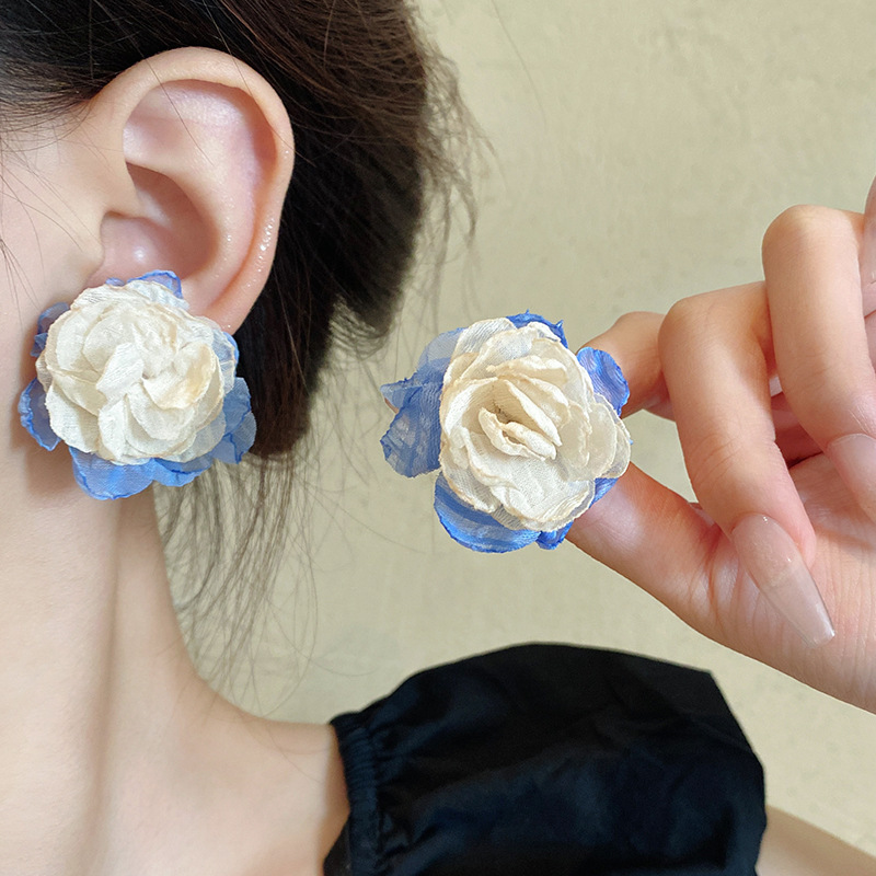Spring/Summer 2025 fresh and elegant flower earrings for women, a light luxury and high-end look, pearl stud earrings, super fairy-like, versatile and elegant earrings pic 19