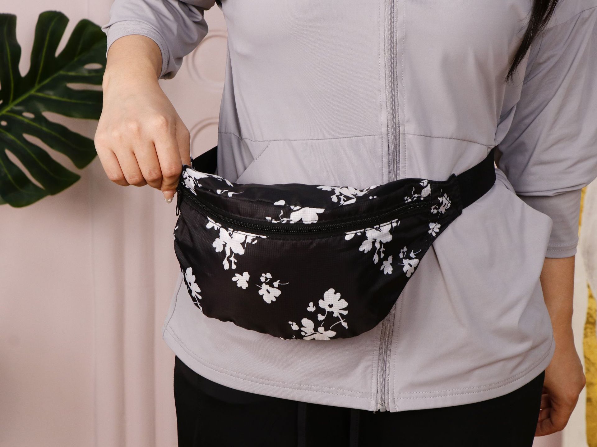 跨境时尚流行热销女士腰包斜挎包牛津布防水胸包腰包可折叠收纳详情10