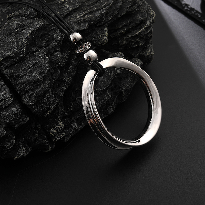 速卖通热卖新款长款毛衣链圆形跨境复古女士时尚金属吊坠项链批发详情10