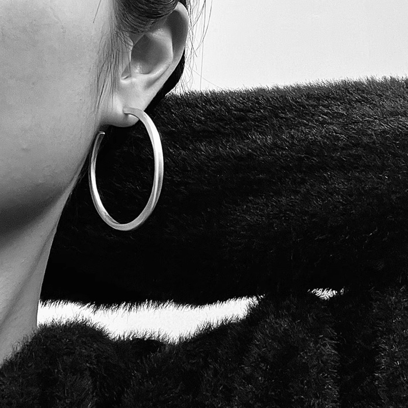 明星同款欧美简约纹理C圈不规则形状耳钉个性高级小众设计耳饰女详情3