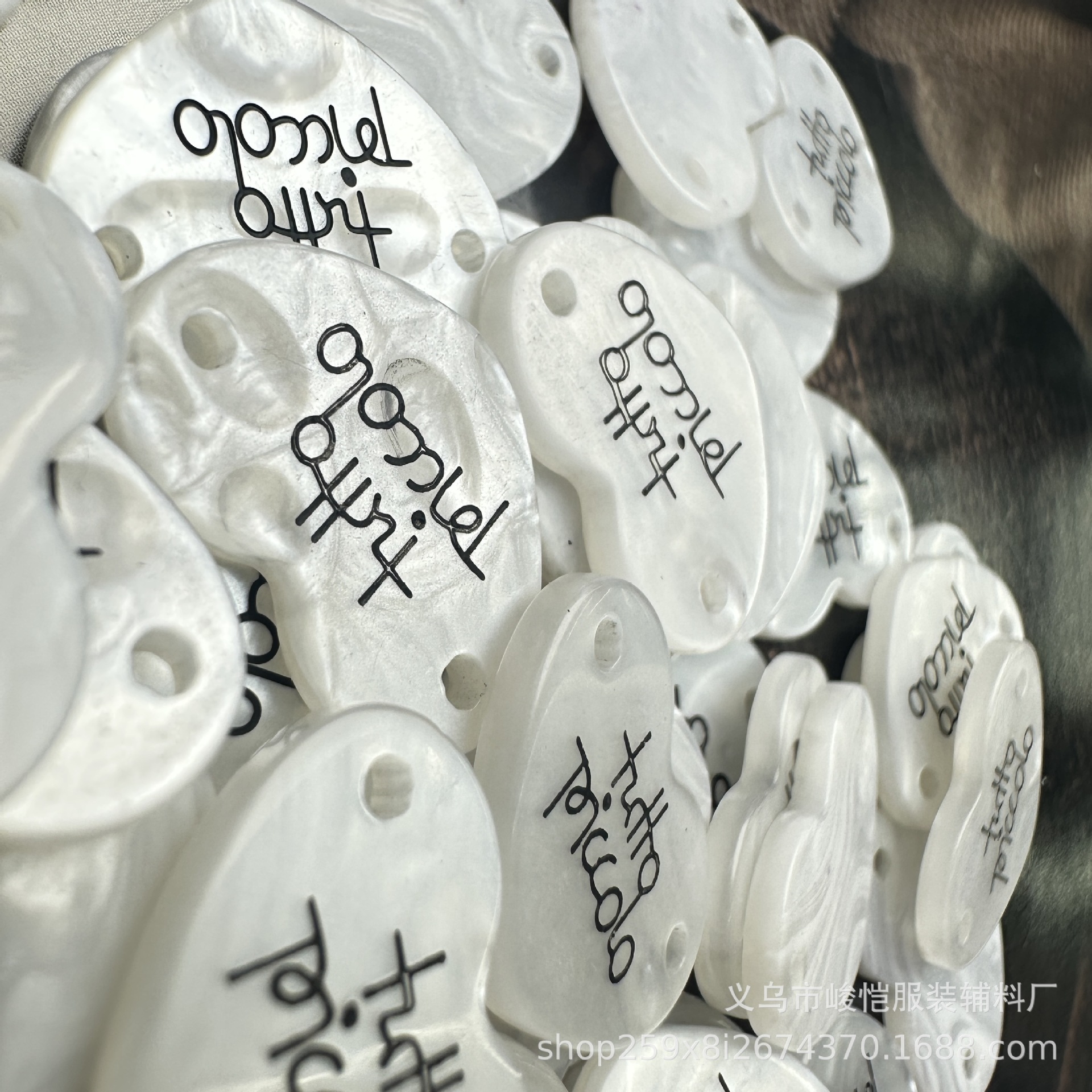 爱心标牌树脂仿贝壳彩色扣子异形不规则纽扣毛衣衬衣针织衫小铭牌详情1