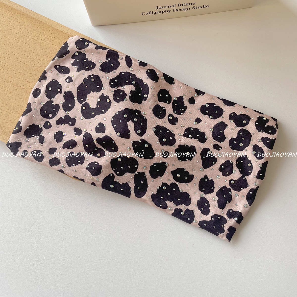 The new leopard print hot diamond hair band is a fashionable and hot girl. The wide-edge knotted elastic hair band is a sports sweat-absorbing headscarf for women pic 19
