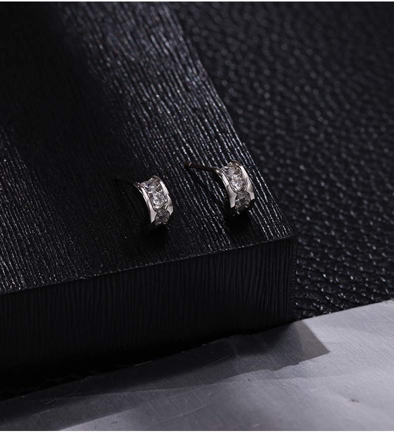 Zhuoheng Select s925 sterling silver European and American original simple, niche and high-end earrings, ins style American hip-hop ear bone studs pic 5