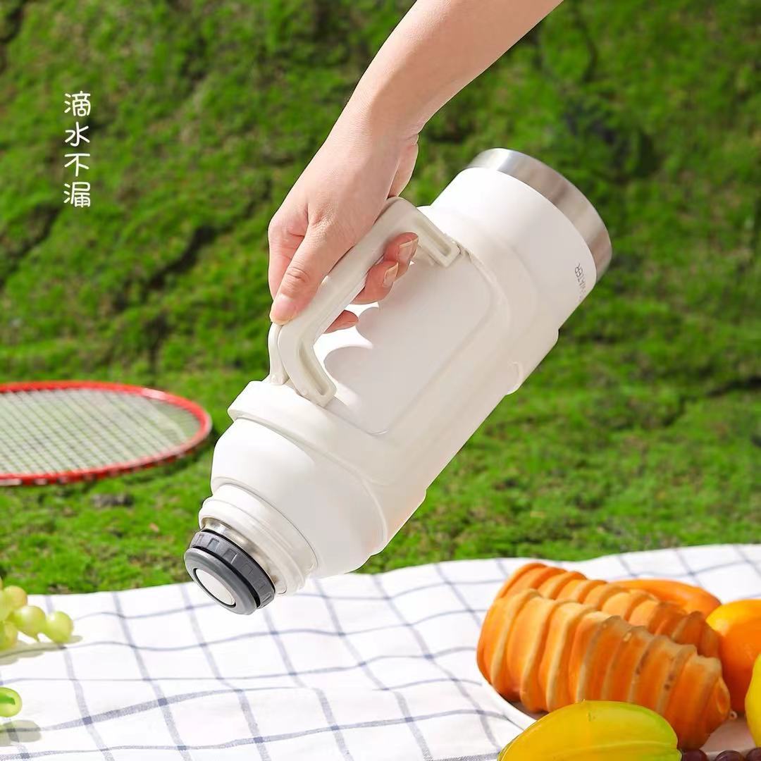 1800ml304 stainless steel large-capacity outdoor mountain climbing and cycling sports water bottle pic 5