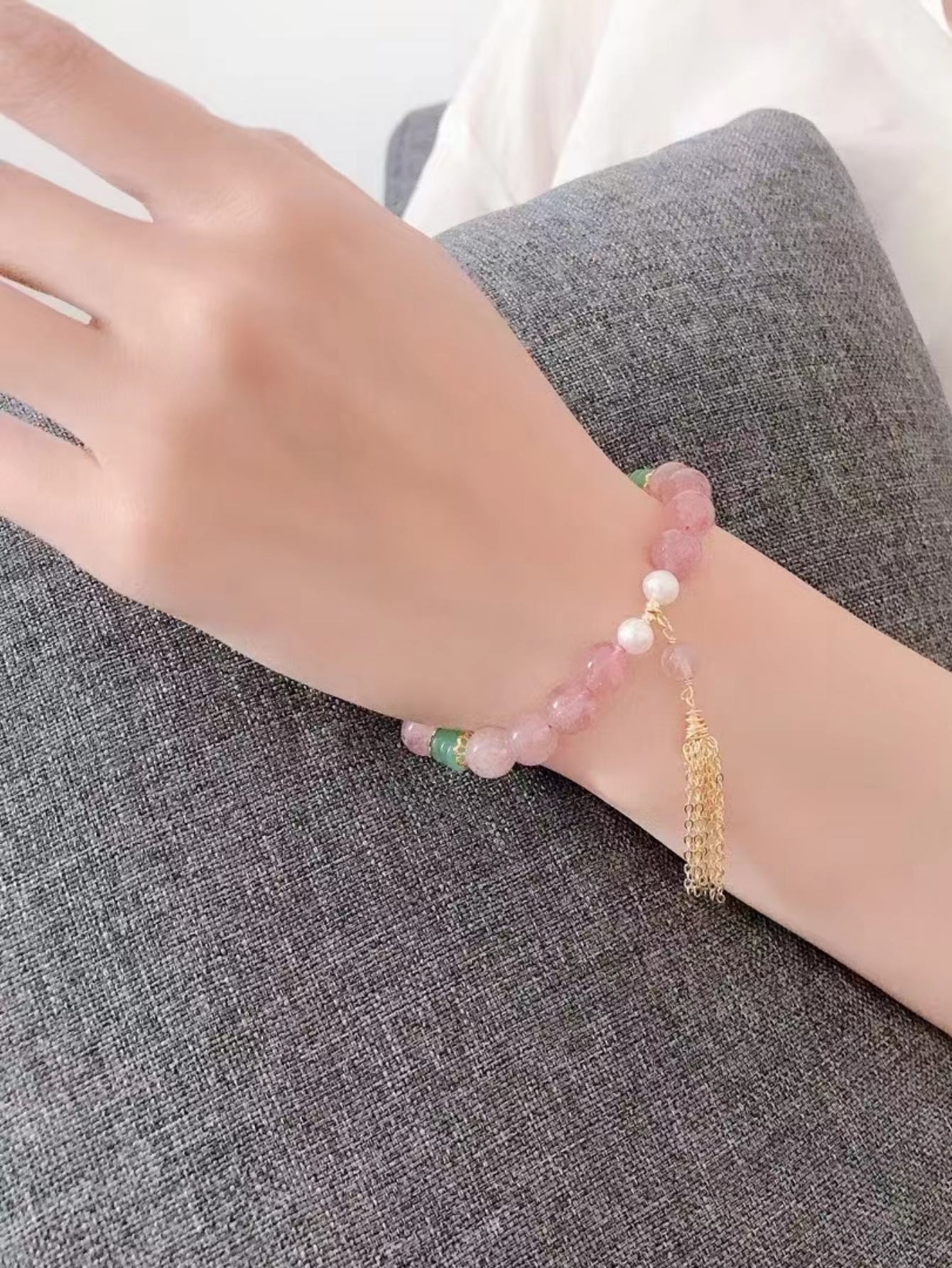The retro strawberry crystal tassel bracelet is versatile, fresh, sweet and cute, with a delicate fragrance style pic 3