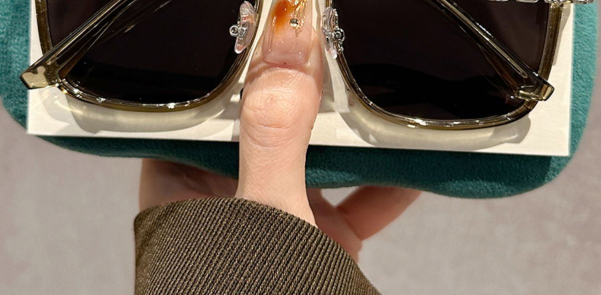 Sunglasses for sun protection and UV protection, new 2024 trendy big face, face-enhancing small glasses, high-end look, sunglasses for women pic 4