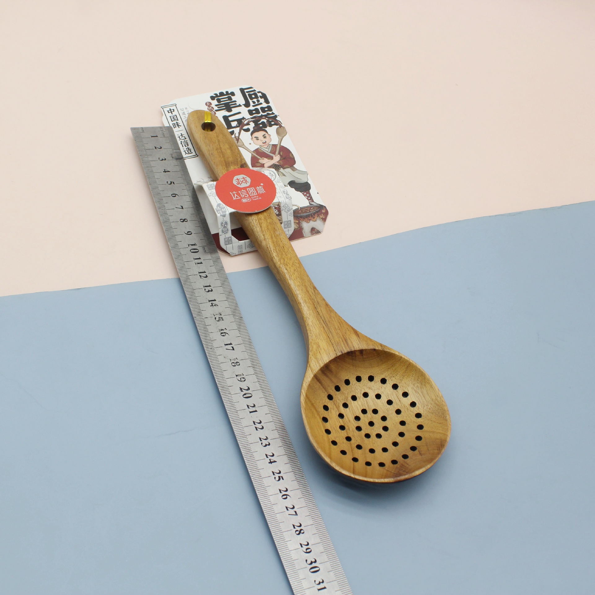 The wooden cooking spoon and spatula for the kitchen can handle everything from stir-frying to making soup, boiling, stewing and deep-frying in one go. It can also drain oil and water, and is not tiring to hold for a long time pic 9